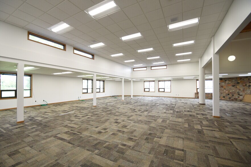 More Photos Of 1749 38th St S, Fargo Flex For Lease