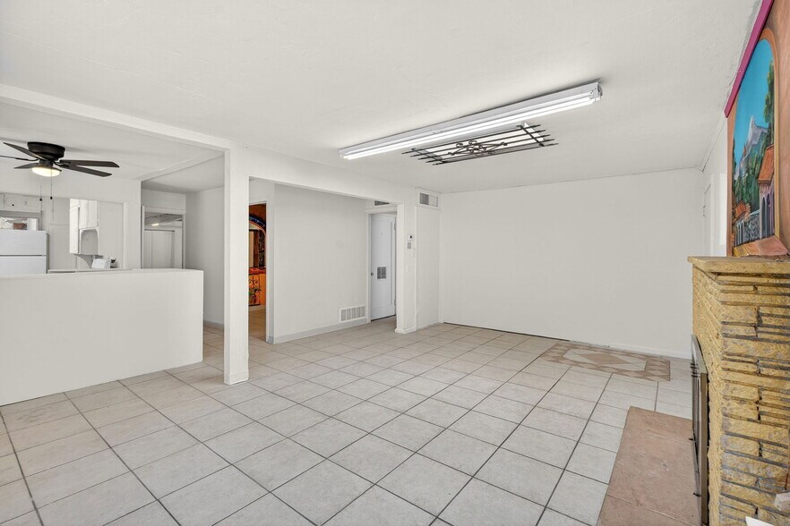 More Photos Of 4401 N 16th St, Phoenix Freestanding For Lease