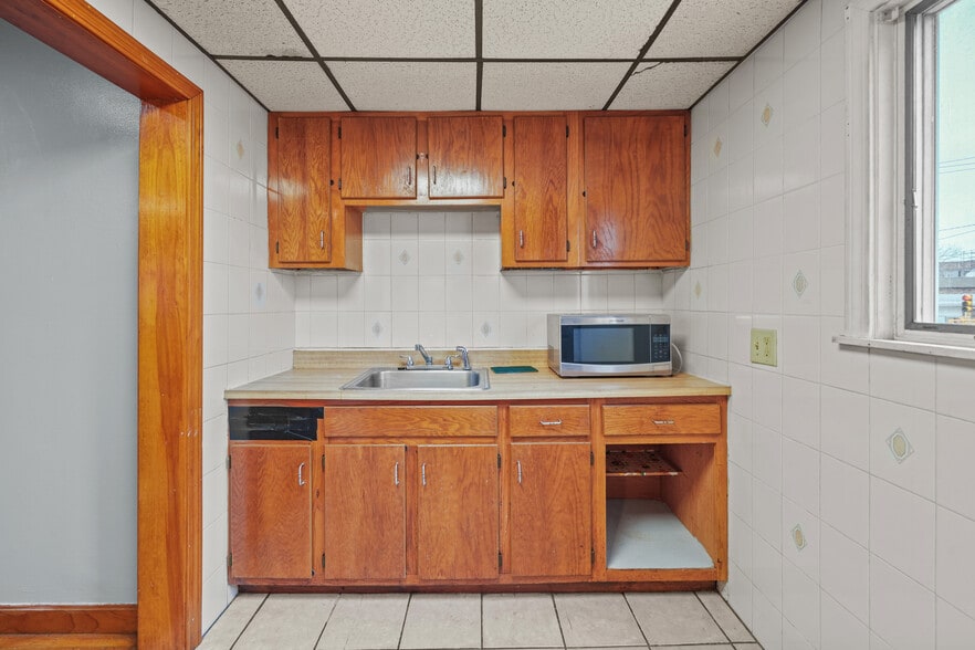 More Photos Of 337 Columbia St, Fall River Apartments For Sale