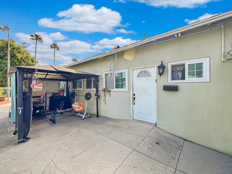 More Photos Of 7736 Sugar Dr, Huntington Beach Apartments For Sale