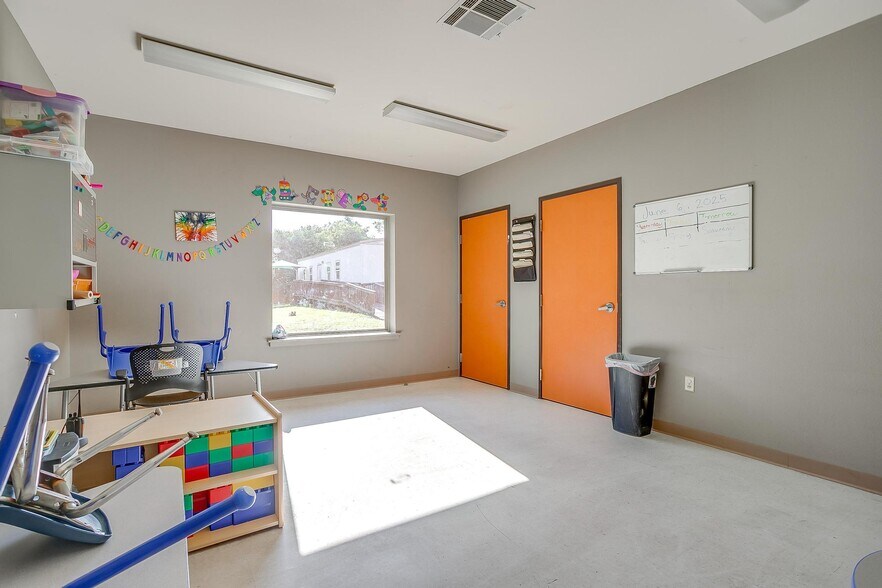 More Photos Of 905 Roberts Cut Off Rd, River Oaks Office For Sale