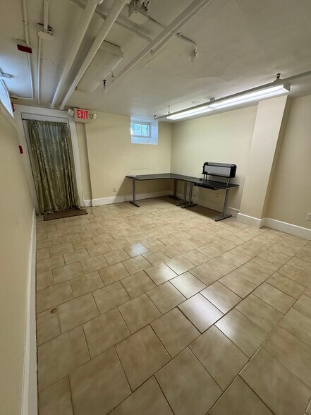 More Photos Of 202-204 Lafayette St, Salem Office Residential For Lease