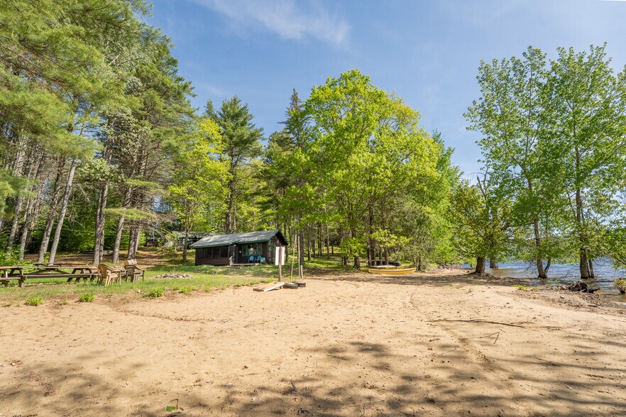 More Photos Of 224 N Shore Rd, Hadley Hotel For Sale