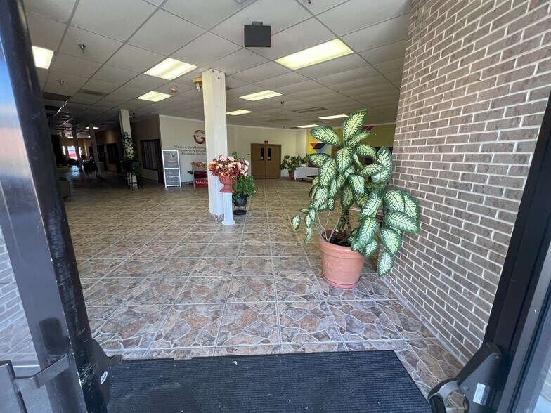 More Photos Of 4702 Saturn Rd, Garland Office For Lease