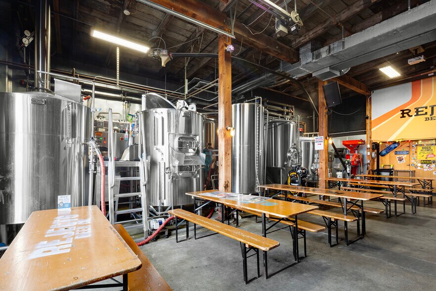 More Photos Of 124 Aquidneck Ave, Middletown Restaurant For Sale