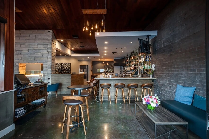 More Photos Of 13359 Ventura Blvd, Sherman Oaks Restaurant For Lease