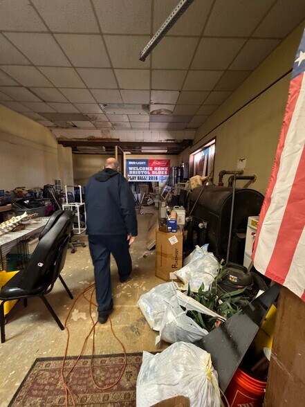 More Photos Of 166 S Riverside Ave, Pequabuck Freestanding For Sale