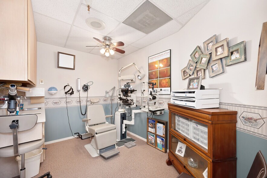 More Photos Of 11879 Kemper Rd, Auburn Office For Sale