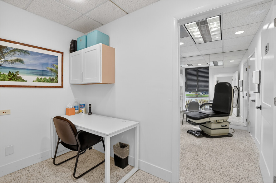 More Photos Of 665 SE 10th St, Deerfield Beach Medical For Sale
