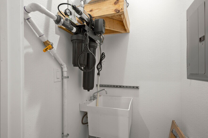 More Photos Of 10020 Darden Hill Rd, Austin Unknown For Lease