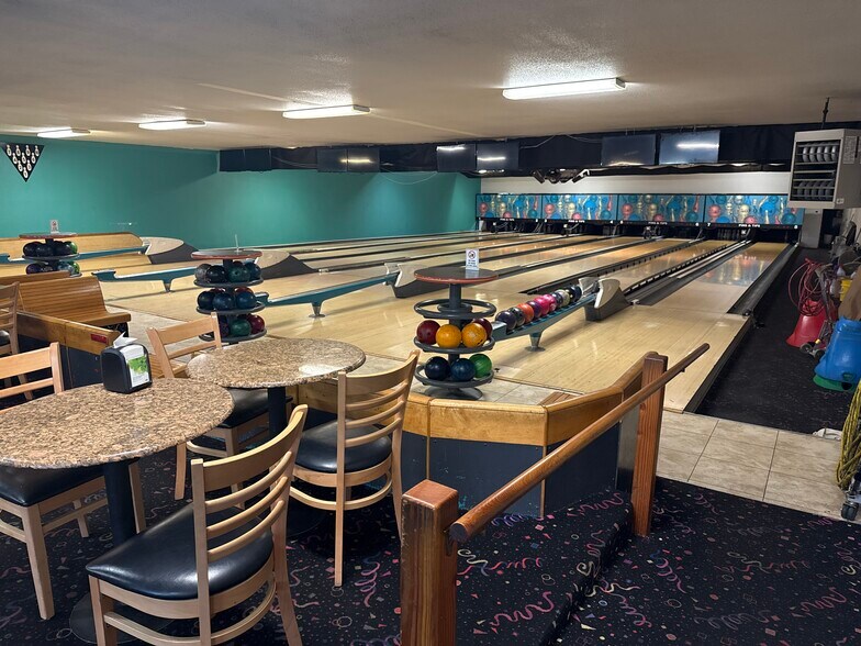 More Photos Of 215 S Church St, Salmon Sports And Entertainment For Sale