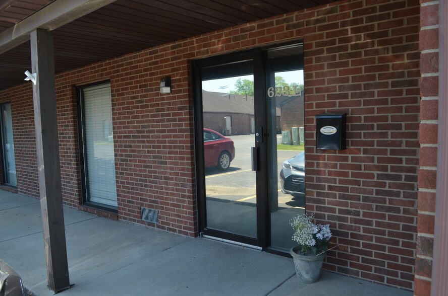 More Photos Of 623 Park Meadow Rd, Westerville Office For Lease