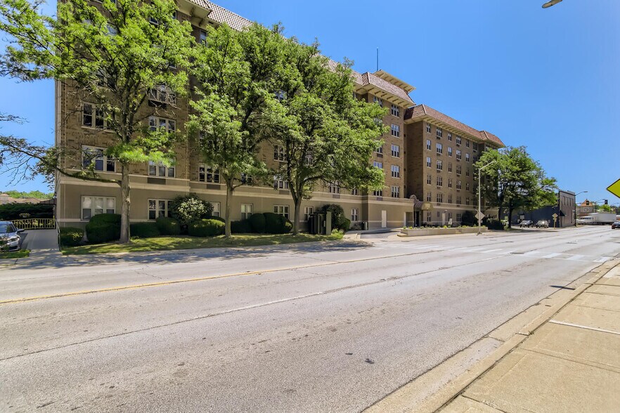 More Photos Of 312 W Main St, St Charles Restaurant For Sale