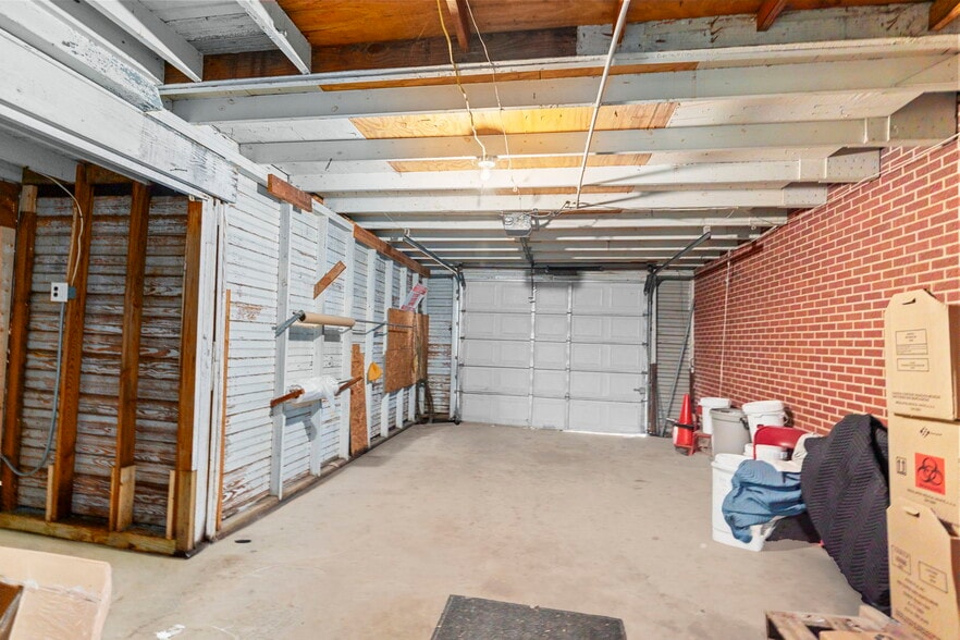 More Photos Of 403 W Sterling St, Baytown Funeral Home For Sale