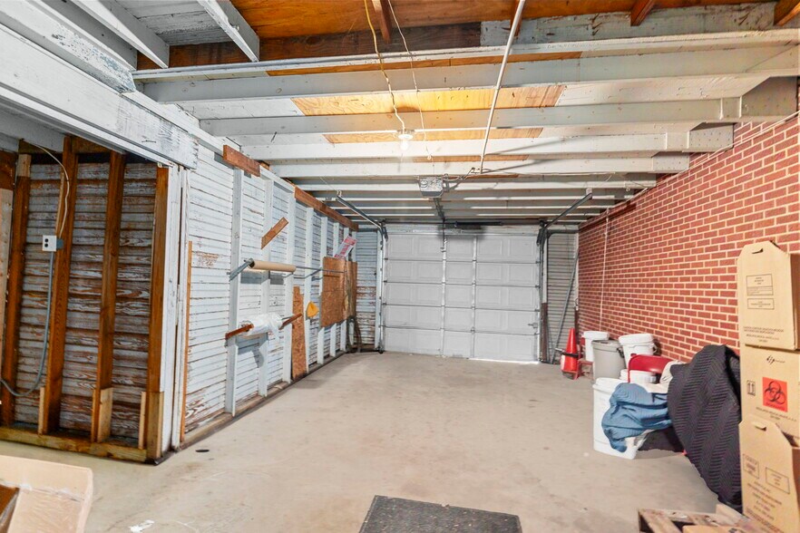 More Photos Of 403 W Sterling St, Baytown Specialty For Sale