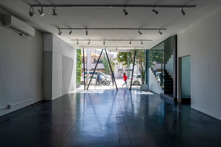 More Photos Of 1511 Abbot Kinney Blvd, Venice Storefront Retail Residential For Lease