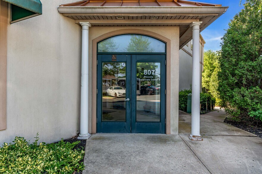 More Photos Of 807 Mantoloking Rd, Brick Office For Sale