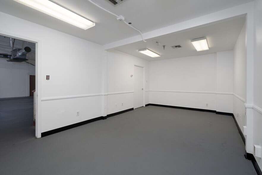 More Photos Of 320 Kentucky St, Bakersfield Manufacturing For Sale