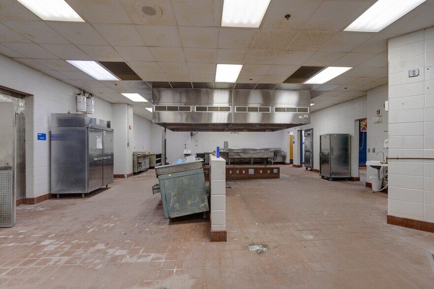 More Photos Of 18425 Main St, Woodbury Schools For Sale