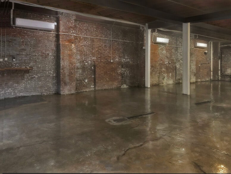 More Photos Of 310 Meserole St, Brooklyn Flex For Lease