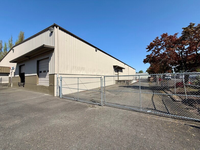 More Photos Of 5600 NE 122nd Ave, Portland Warehouse For Sale