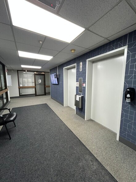 More Photos Of 18660 E Bagley Rd, Middleburg Heights Unknown For Lease
