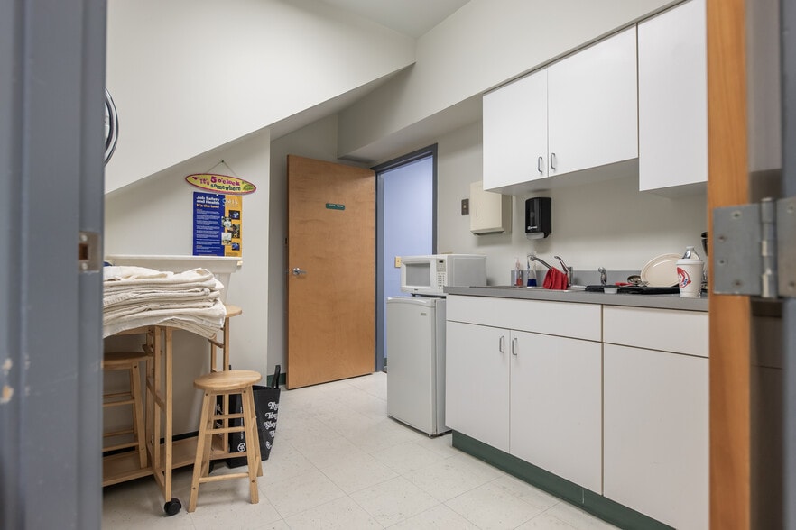 More Photos Of 70 Manheim Ave, Bridgeton Medical For Sale