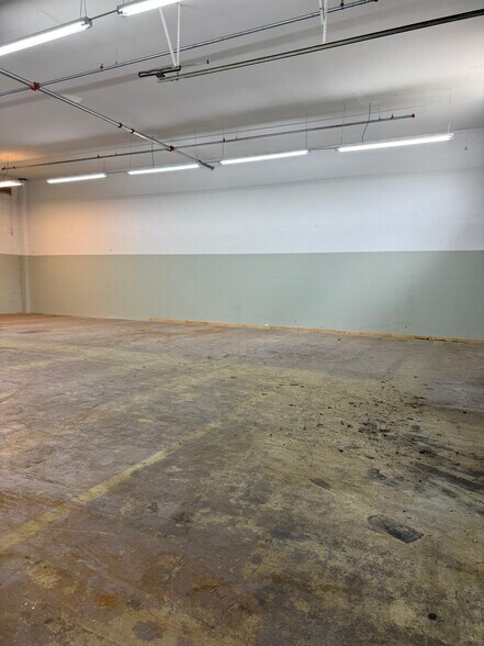 More Photos Of 351 Spook Rock Rd, Suffern Warehouse For Lease