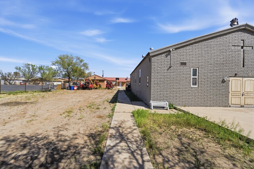 More Photos Of 606 Romero St, Belen Flex For Sale