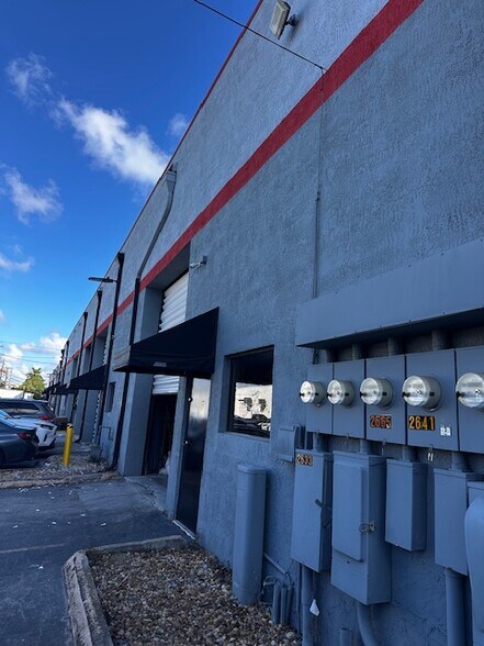 More Photos Of 2649 S Park Rd, Hallandale Warehouse For Lease