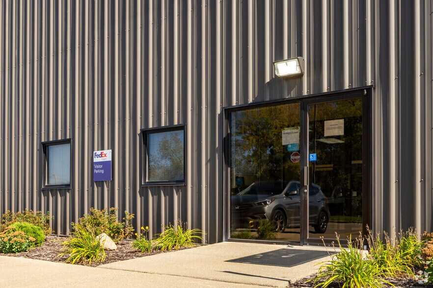 More Photos Of 4025 S Dye Rd, Swartz Creek Truck Terminal For Sale