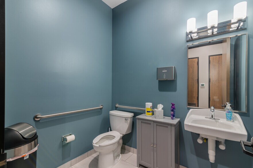 More Photos Of 7102 Tarrington Ave, Sugar Land Medical For Sale