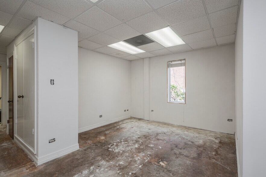 More Photos Of 1807 Tower Dr, Monroe Office For Sale