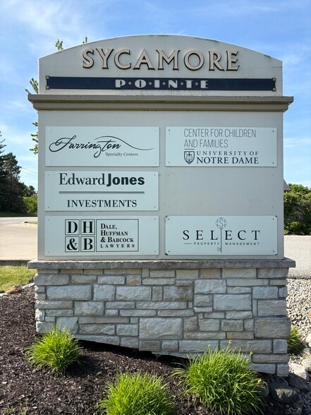 More Photos Of 402-404 S Scott Rd, Fort Wayne Showroom For Sale