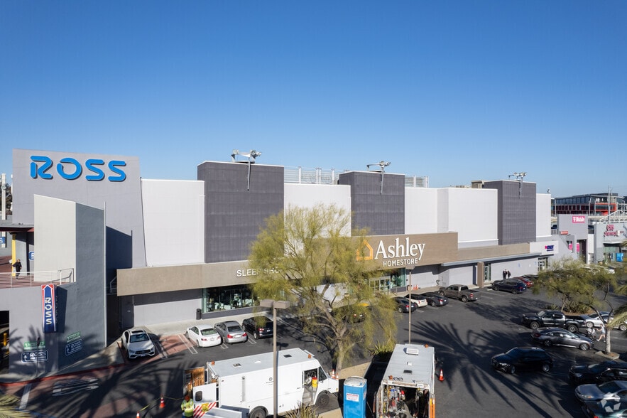 More Photos Of 8985 Venice Blvd, Los Angeles General Retail For Lease