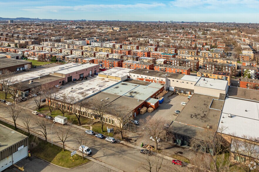 More Photos Of 12300 Boul Albert-Hudon, Montréal Warehouse For Lease