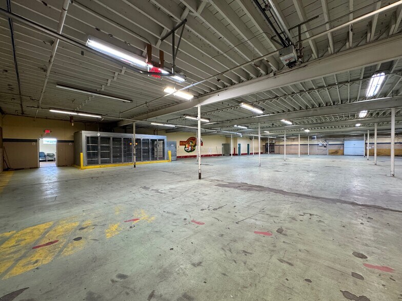 More Photos Of 195 Hudson St, Cornwall-on-Hudson Distribution For Lease