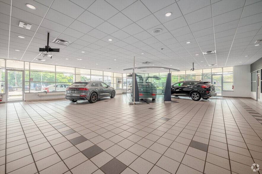 More Photos Of 940 Babbitt Rd, Euclid Auto Dealership For Sale
