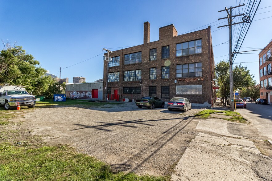 More Photos Of 2000 Brooklyn St, Detroit Office For Sale