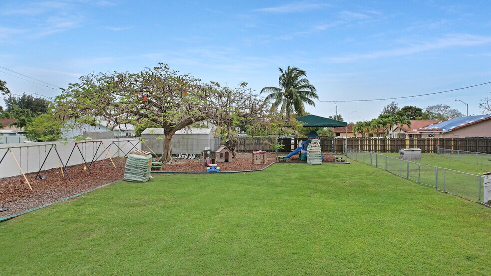 More Photos Of 13291 SW 42nd St, Miami Schools For Sale