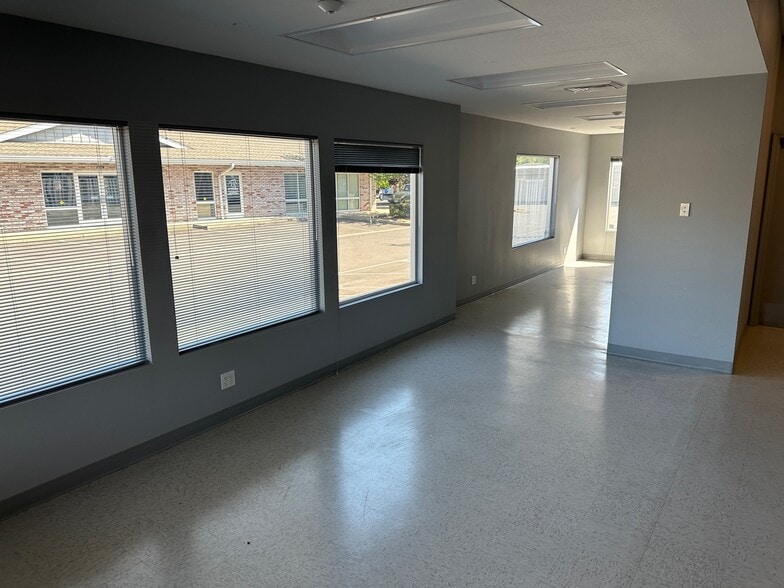 More Photos Of 765 S Riverside Ave, Medford Freestanding For Sale