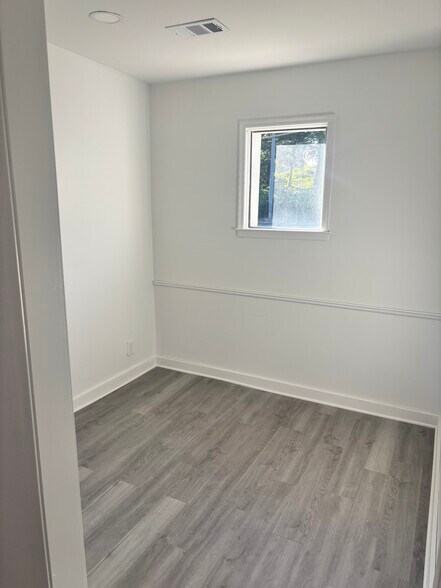 More Photos Of 494 W Crogan St, Lawrenceville Office Residential For Lease