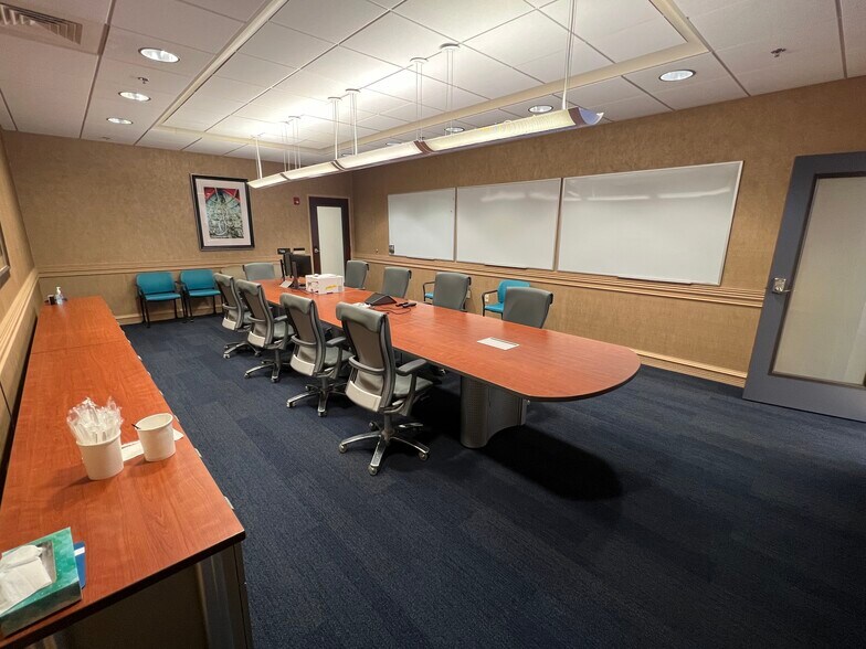 More Photos Of 10455 Riverside Dr, Palm Beach Gardens Flex For Lease