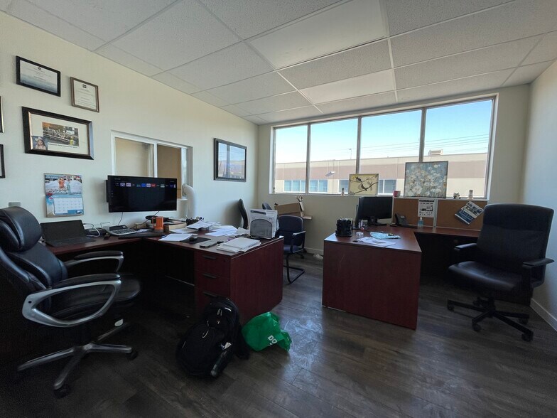 More Photos Of 9465 189th St, Surrey Light Manufacturing For Sale