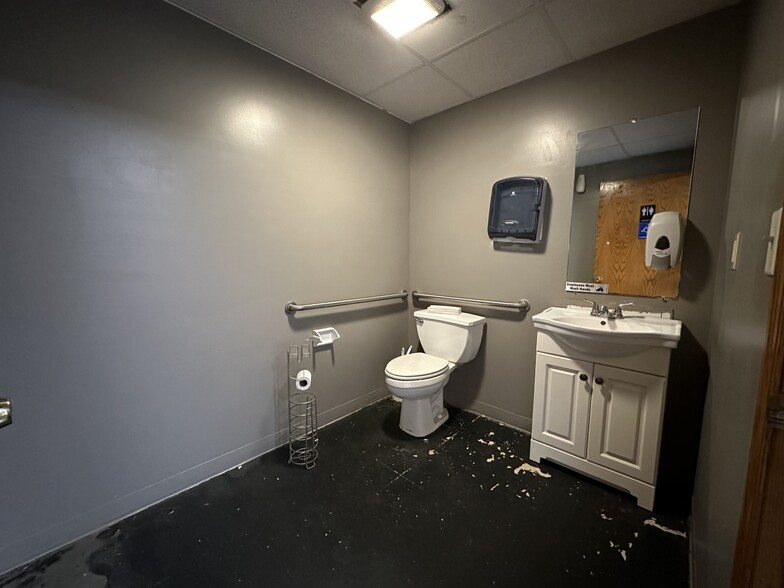 More Photos Of 1935 Q St, Lincoln Freestanding For Sale