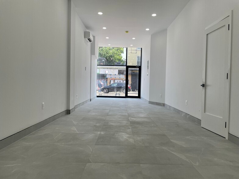 More Photos Of 566 Wilson Ave, Brooklyn Storefront For Lease