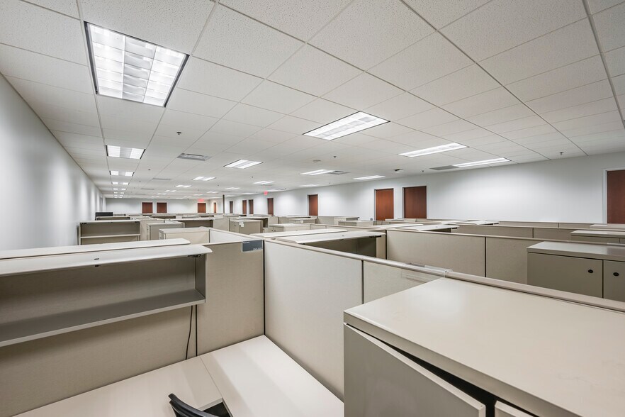 More Photos Of 13500 Heritage Pky, Fort Worth Office For Lease