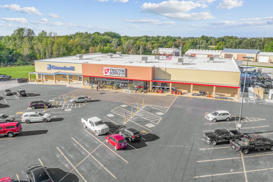 More Photos Of 10 Clinton Plz, Clinton Storefront For Sale