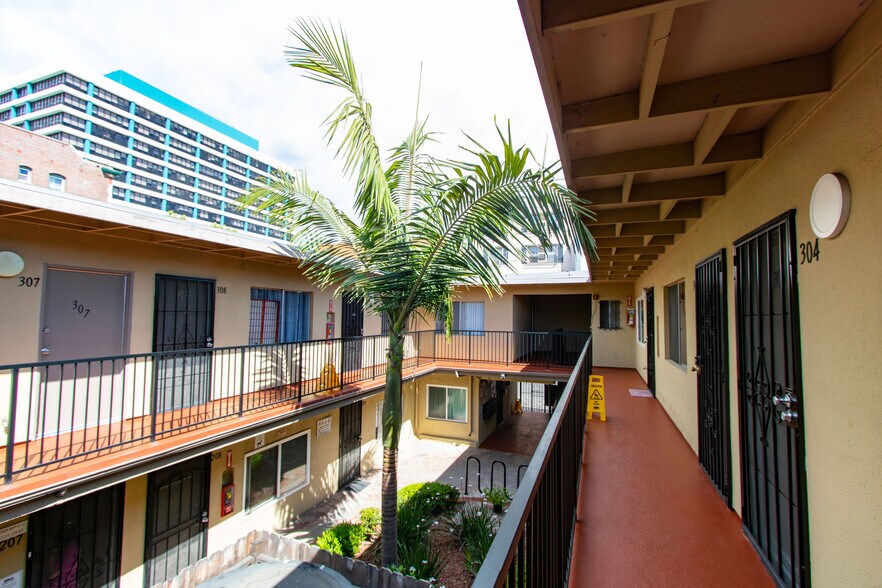 More Photos Of 685 S Coronado St, Los Angeles Apartments For Sale