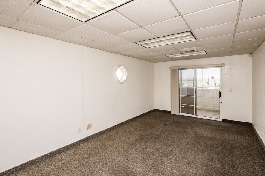 More Photos Of 951 Lake Havasu Ave N, Lake Havasu City Showroom For Lease